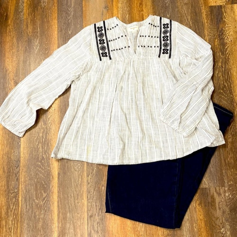Beautiful Long Sleeve Top 🤍🖤